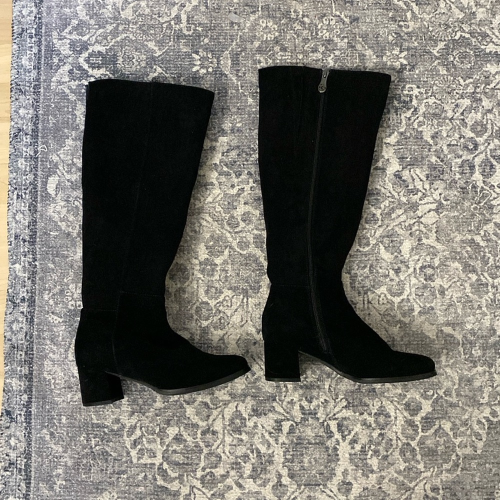 Like new Blondo waterproof boots size 6.5 wide calf